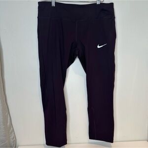 NIKE- WOMEN'S LARGE- MAROON PURPLE DRI FIT YOGA FITNESS CAPRI'S/PANTS